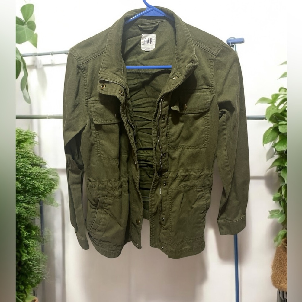 Gap green utility jacket coat Meghan Markle Sussex kate Middleton duchess